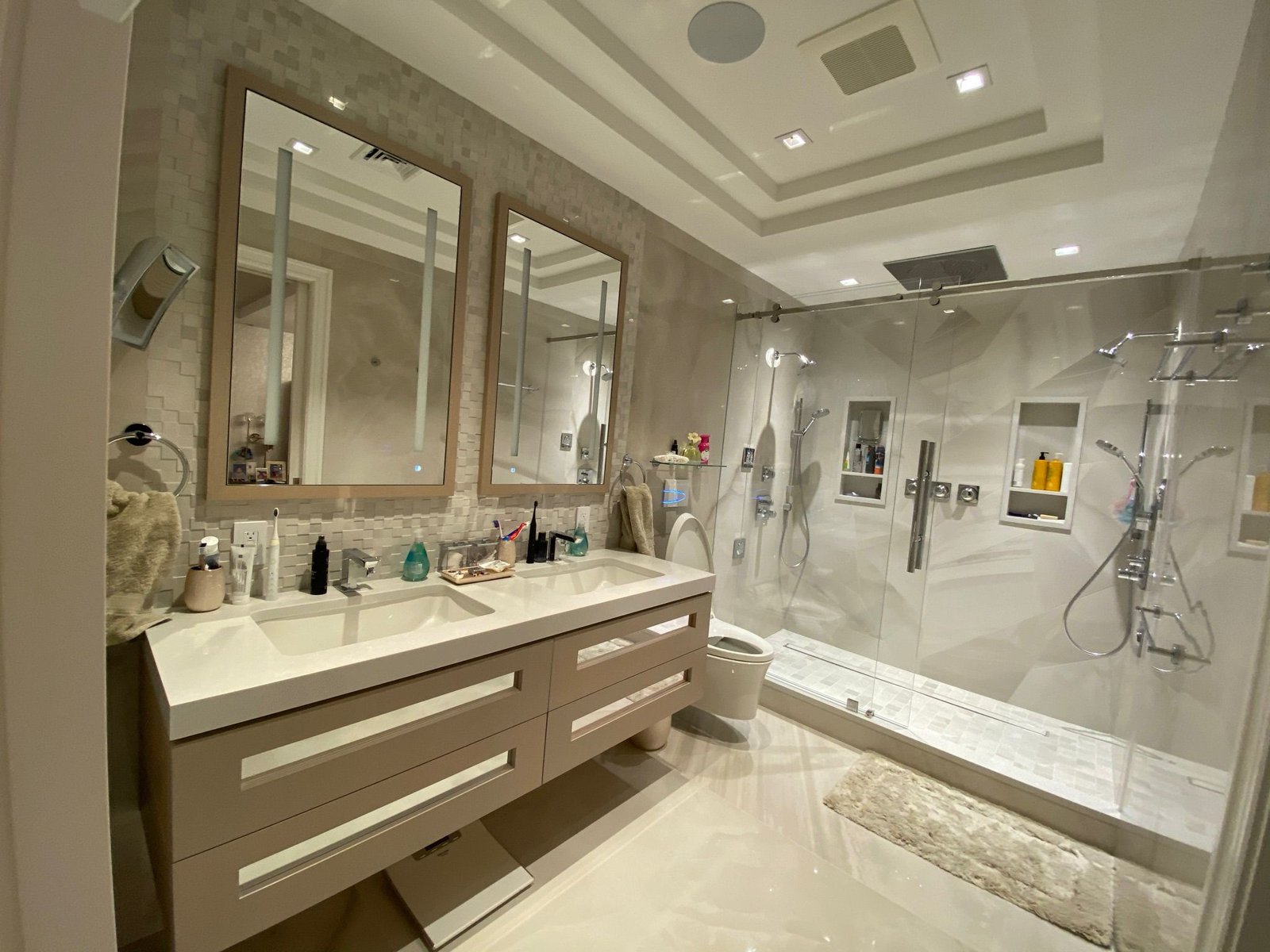 Finished bathroom by Adir
