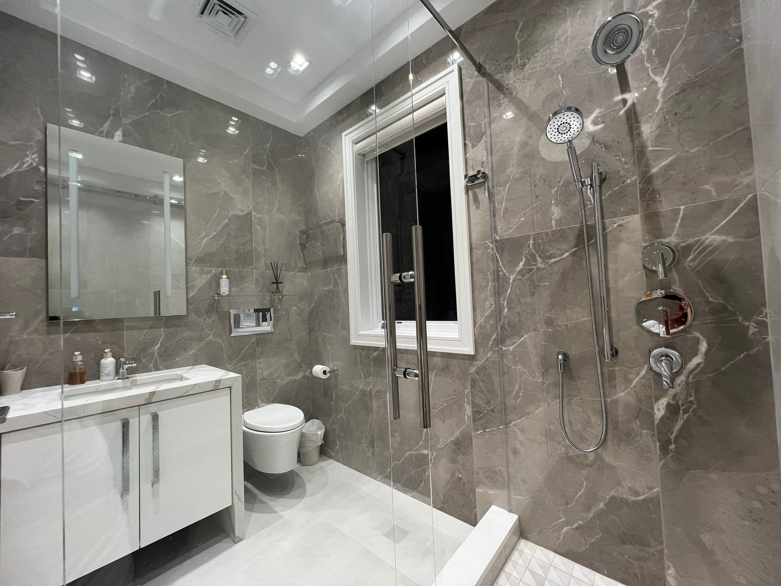 Finished bathroom by Adir